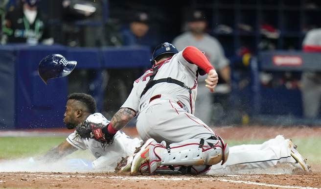 阿罗萨雷纳盗本垒得分(美联社)