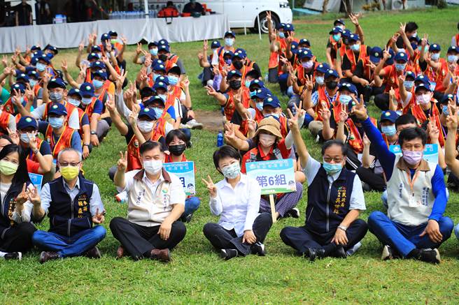 台中市長盧秀燕等人出席為備役役男加油打氣。（王文吉攝）