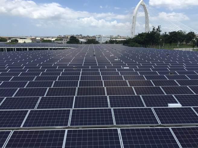 台中市府经济发展局将于双十假期(10月10、11日)两天，特别搭配台中购物节起跑，于市民广场举办「能源充电站-再生不停歇，能源不熄灭」活动，内容包括5大再生能源主题，鼓励大小朋友前往体验。（台中市府提供／卢金足台中传真）