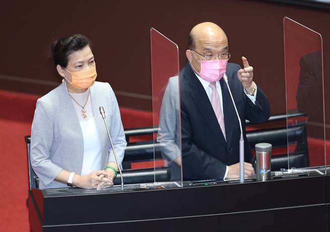 对于离岸风电会隔不到三个月会价格会差那么多？经济部长王美花说，因为这是第一次在台湾建置，很多基础设施都是第一次。（姚志平摄）