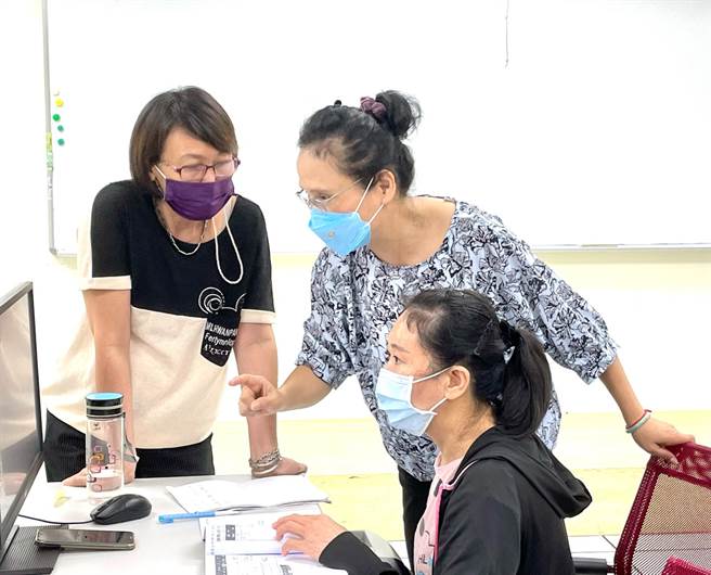 臺北市大安區公所自9月10日至10月8日止開辦的新移民生活成長營暨電腦應用班，108年開辦後深獲好評。(大安區公所提供)