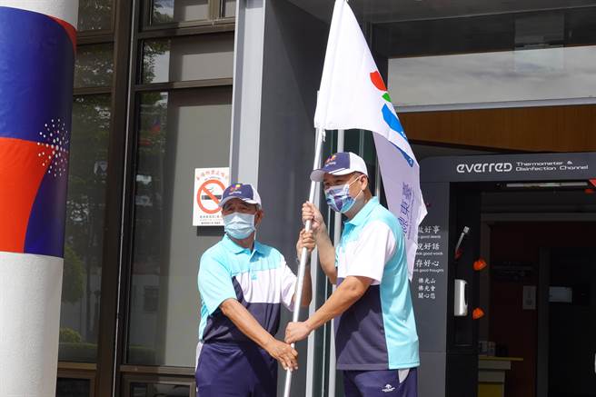 台東縣代表隊將參加110年全國運動會，縣府8日舉行授旗儀式。（蔡旻妤攝）
