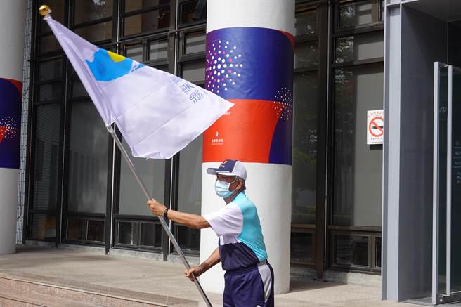 台東縣代表隊將參加110年全國運動會，縣府8日舉行授旗儀式。（蔡旻妤攝）