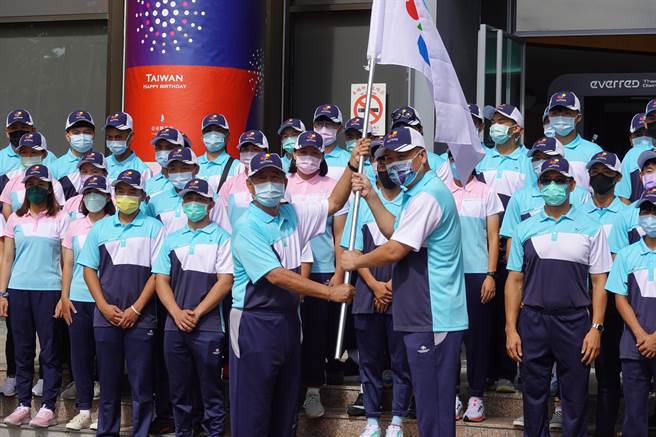 台東縣代表隊將參加110年全國運動會，縣府8日舉行授旗儀式。（蔡旻妤攝）