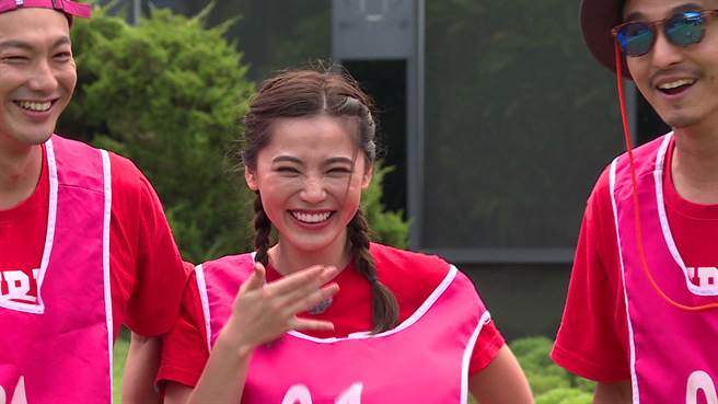 威廉（左起）、邱慧雯、王少伟一起玩游戏。（台视提供）