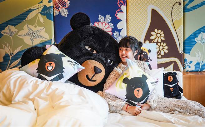 游客以最低2999元并最少持2000元五倍券或国旅券入住「喔熊主题套房」可获得喔熊系列加码住房好礼。（参山处提供／黄国峰台中传真）