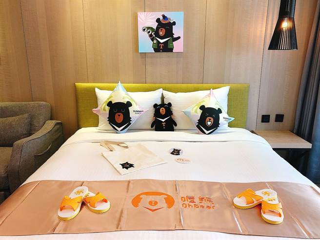 游客以最低2999元并最少持2000元五倍券或国旅券入住「喔熊主题套房」可获得喔熊系列加码住房好礼。（参山处提供／黄国峰台中传真）