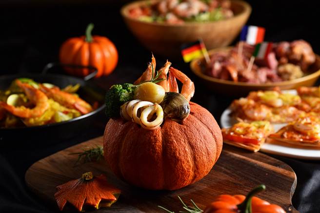 金色三麦期间限定「干贝海鲜炖饭南瓜盅」再度回归。（图／品牌提供）