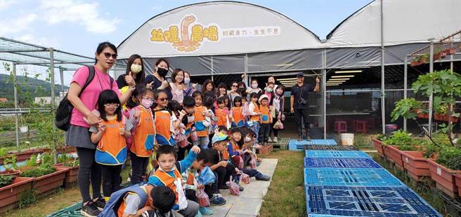 抽中「新北农创e游券」的民眾可预约至坵隐农场体验农村乐。（新北市农业局提供）