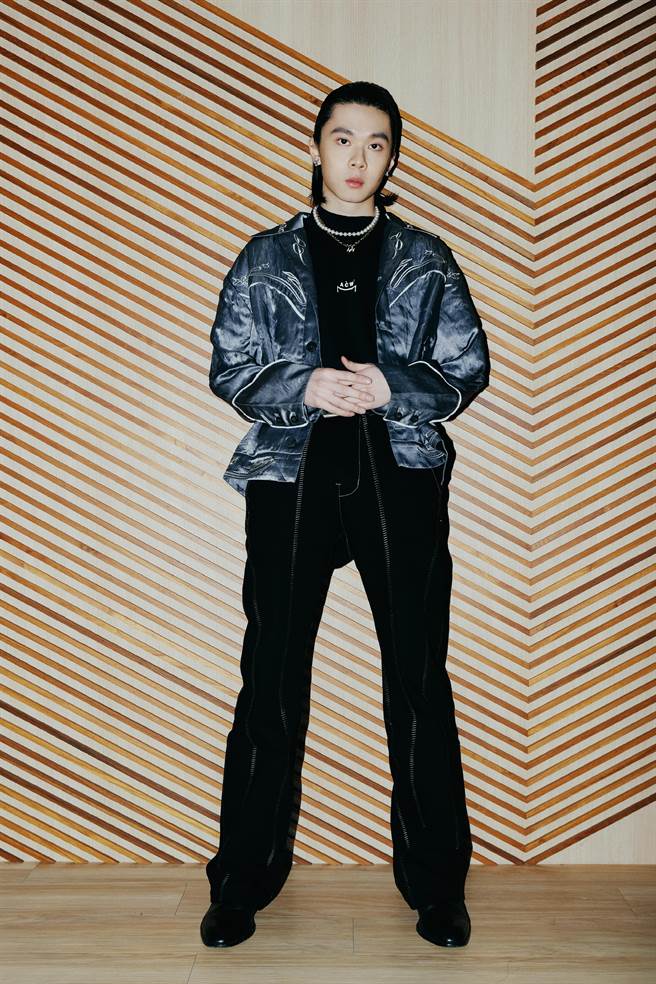 Hosea推出新单曲〈傀儡摇篮曲〉。（华纳音乐提供）