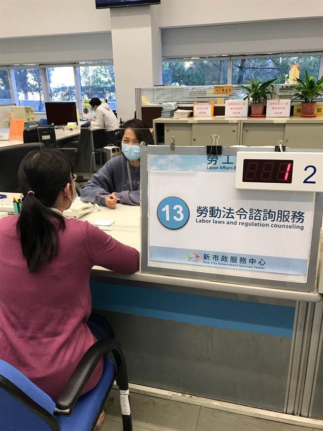 台中市劳工局呼吁，事业单位应保障劳工休假权利，如需劳工于国庆日期间出勤，应依法给薪。（台中市府提供／卢金足台中传真）