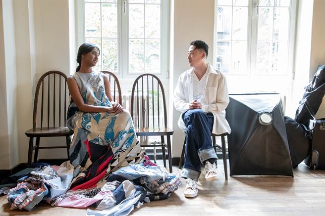 服装设计师黄世舜。（摄影／Filip Kacalski）