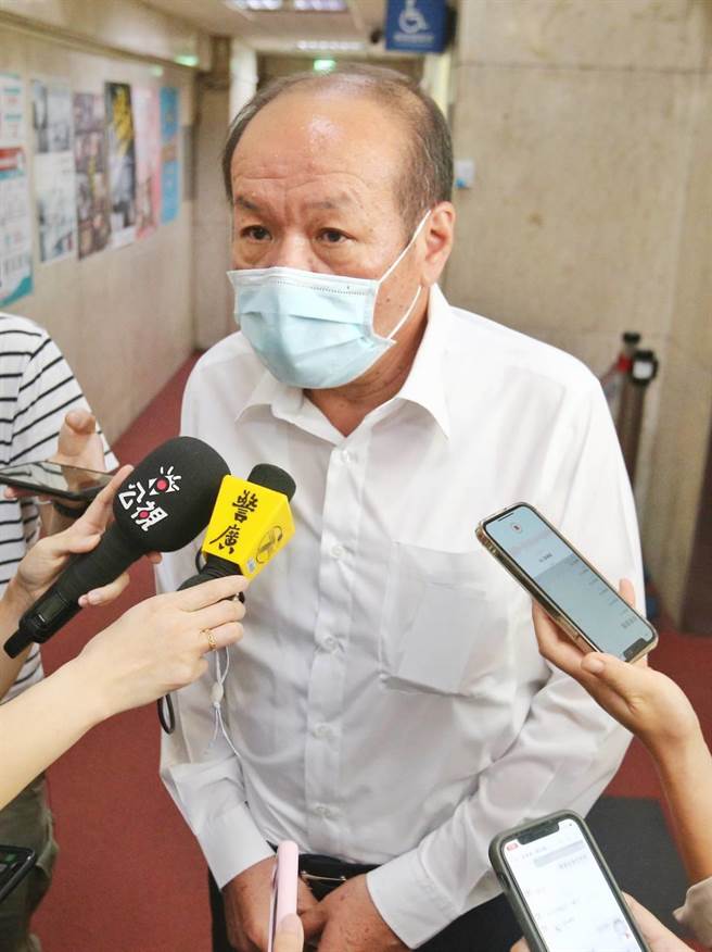 全國產業總工會代表莊爵安（見圖）表示，勞方希望是10%，但最終在勞動部長許銘春拍板下，將調幅訂為5.21%。（杜宜諳攝）