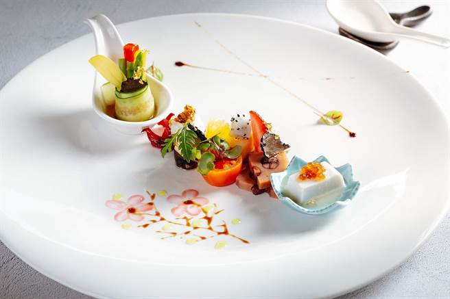 「阳明春天（士林）」依据时令选择食材，视觉味觉都令人感到自在清爽。（图／阳明春天）