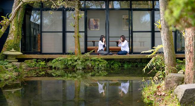 获得米其林绿星肯定的阳明春天（士林）不只在食材与料理下功夫，生机盎然的庭园空间也传达了对环境的关怀。（图／阳明春天）