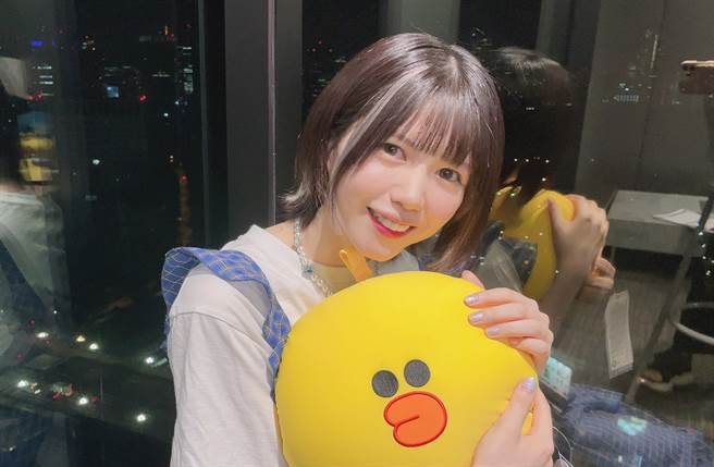 25岁声优成海瑠奈清纯形象全毁。(取自成海瑠奈推特)