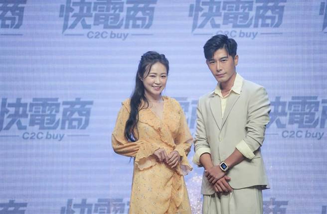 ㄚ头（左）和森田今天出席电商活动。（罗永铭摄）