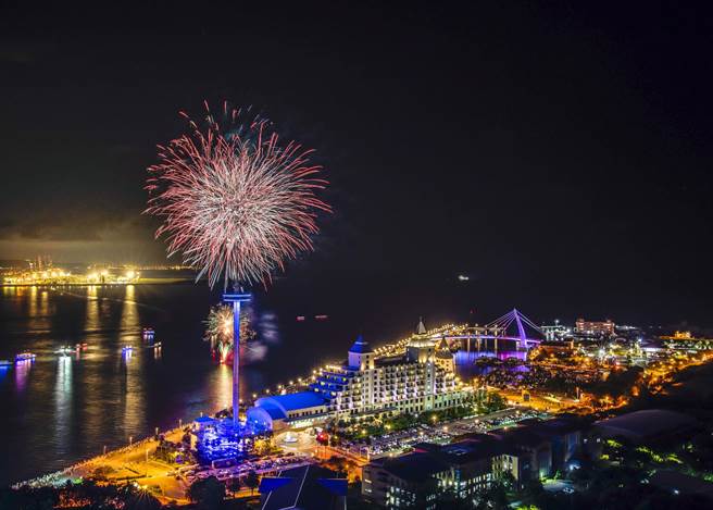 福容大飯店淡水漁人碼頭店推出限量煙火房住房專案，國慶當日客房已熱銷一空。（福容大飯店提供）
