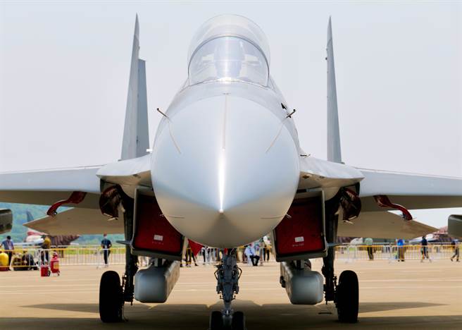 《欧亚时报》指出，歼16D可能在中巴合作发起进攻时，同时出现于印度的东部、西部和北部战线。（图／中新社）