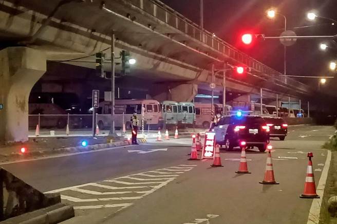 国庆连假防飙车，大园、芦竹警分局联手实施区域联防。（桃园市大园警分局提供／陈梦茹桃园传真）
