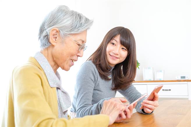 学琴练健身！银髮族最爱十大热门课程 手机课也上榜（图／业者提供）