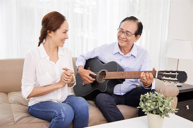 学琴练健身！银髮族最爱十大热门课程 手机课也上榜（图／业者提供）