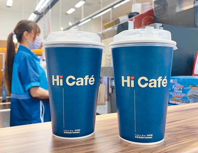 萊爾富至10月11日，大杯冰榛果拿鐵咖啡買1送1。（萊爾富提供）