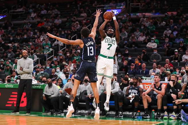 塞尔提克后卫杰伦布朗确定无症状感染新冠病毒。(路透资料照)