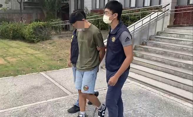 苗栗警方将爬墙、意图行窃的蜘蛛大盗拘捕到案。（翻摄照片）