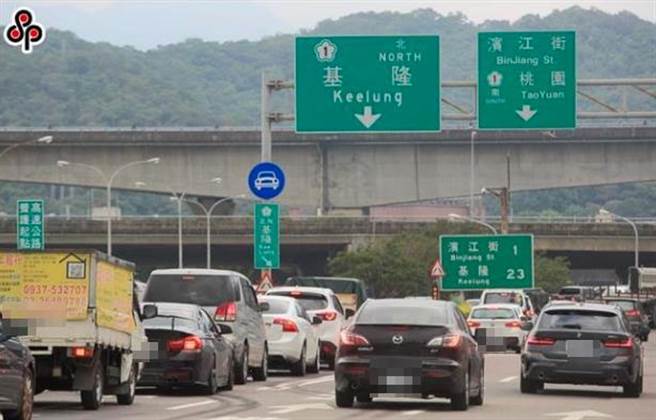 高公局指出，依往年經驗判斷，國道午後可能出現第二波車潮。圖為塞車示意圖。（本報資料照）