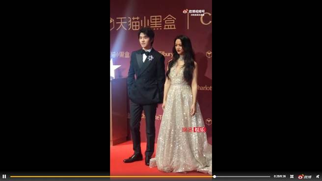 汤唯昨穿低胸装出席活动。（图／翻摄自网易娱乐微博）