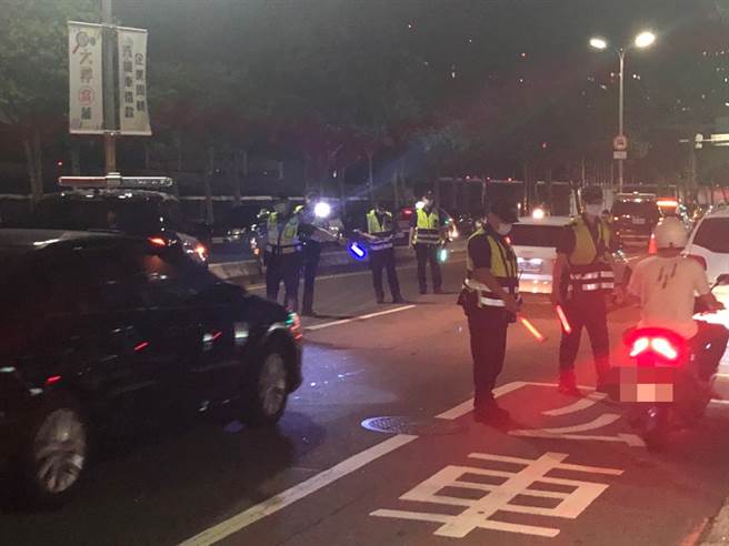 雙十國慶連續假期啟動，林口警擴檢拚治安顧交通。(林口分局提供)