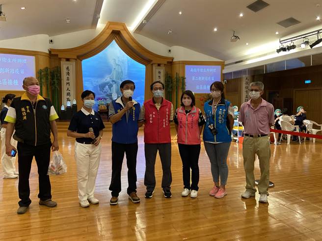 南投縣目前已完成32萬2574人接種作業，全縣人口涵蓋率50.55％。（盧金足攝）  