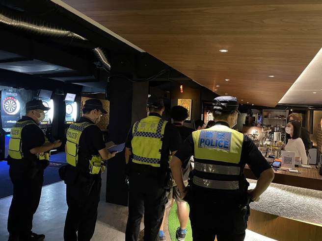 淡水警分局于8日晚间规画执行扩大临检及路检勤务。（淡水警分局提供）