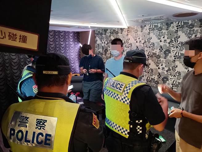 淡水警分局于8日晚间规画执行扩大临检及路检勤务。（淡水警分局提供）