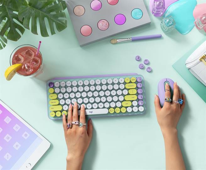 Logitech罗技 POP KEYS 无线机械式键盘，共梦幻紫、魅力桃、酷玩黄 3色，定价2690元。（Logitech罗技提供）