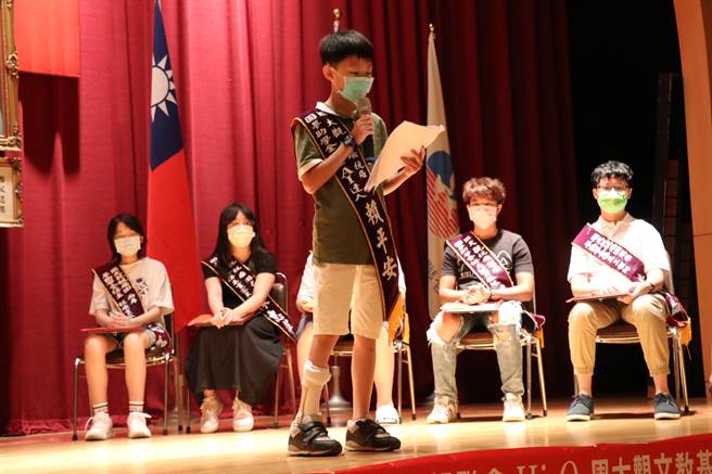 抗癌AI小达人赖平安现场分享自己的经歷。（周大观文教基金会提供）