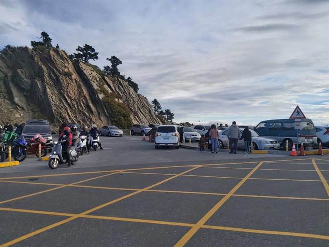 為避免因車流量大，飽受塞車之苦，交通部公路總局提醒塞車地雷與時間。（民眾提供／ 盧金足南投傳真）