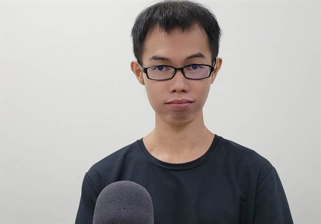 鄧佳華近來成為連千毅的直播小幫手。（圖／鄧佳華臉書）