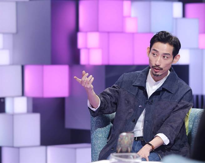 陈竹升表示10几岁年纪就泡在剧场做幕后工作。（公视提供）