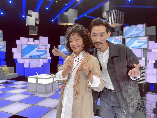 《俗女养成记2》演员杨丽音、陈竹升上《36题爱上你》。（公视提供）