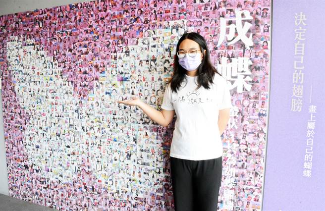 来自脆弱家庭的沈芸安收集400张笑脸照片，鼓励有着跟她一样成长背景女孩，如蝶翩翩、活出精彩人生。（林和生摄）