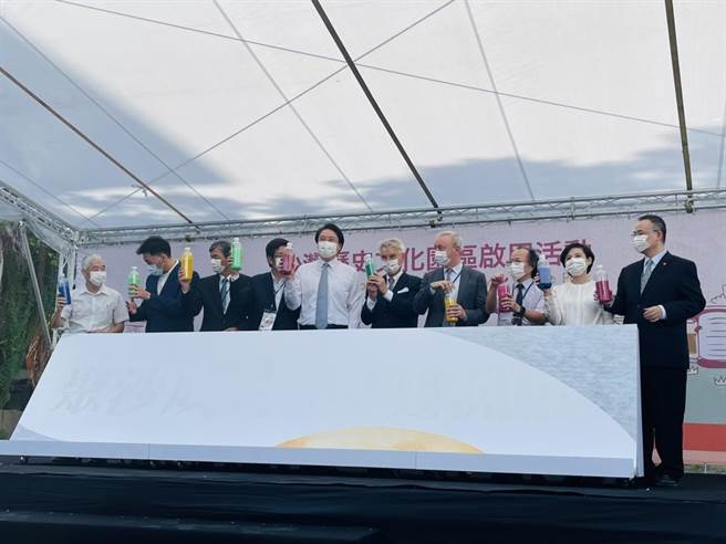 基隆市长林右昌（中）、前文化部长郑丽君（右二）均被看好是民进党台北市长人选。（张颖齐摄）