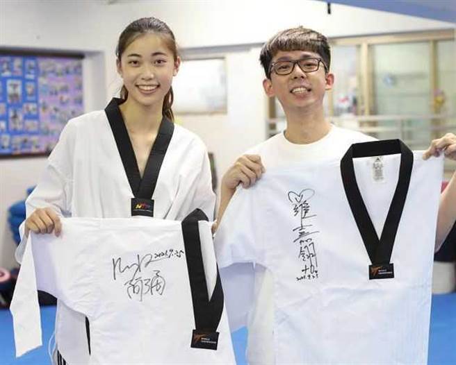 羅嘉翎(左)與阿滴因拍片結識為好友。（阿滴提供）