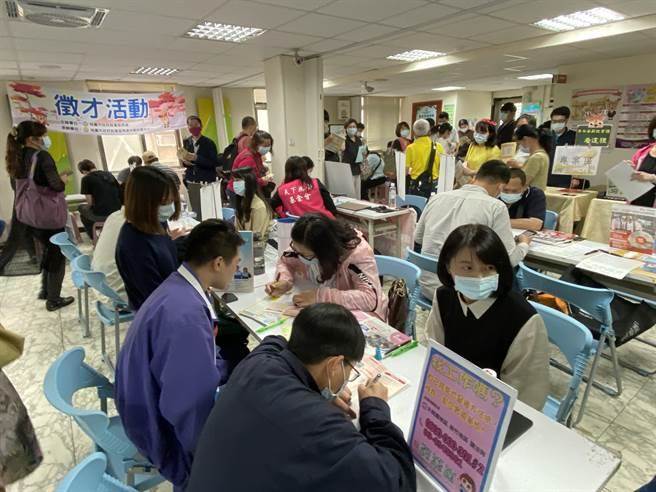 勞動部去年首度開辦失業勞工子女助學補助計畫，補助2萬4000元，桃市府再加發1萬1800元，最多共領3萬5800元，呼籲非自願離職的桃園勞工把握機會踴躍提出申請。（資料照）