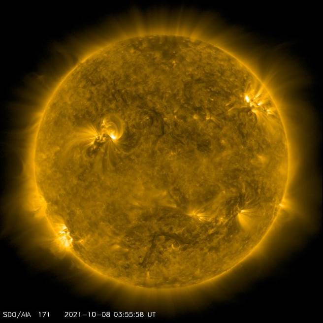 SDO卫星于10月8日拍摄x射线波段下太阳活动的情形。（台北市立天文科学教育馆提供，杨亚璇台北传真）