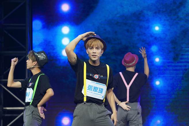 前男團「TOP1男子漢」張家瑋迷人燦笑。（火星多媒體有限公司提供）