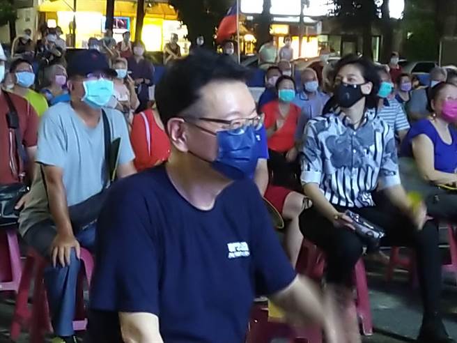 赵少康提到，中共总书记习近平今天纪念辛亥革命110周年，不可能说，一方面追思国父孙中山，一面否认中华民国，甚至还要消灭中华民国，两者是矛盾的。（记者林雅惠摄）