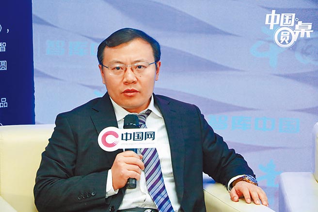 任澤平是東吳證券首席經濟學家。曾擔任大陸國務院發展研究中心宏觀部研究室副主任，恒大集團首席經濟學家、研究院院長，國泰君安證券研究所董事總經理，方正證券首席經濟學家、研究所聯席所長。（摘自網路）