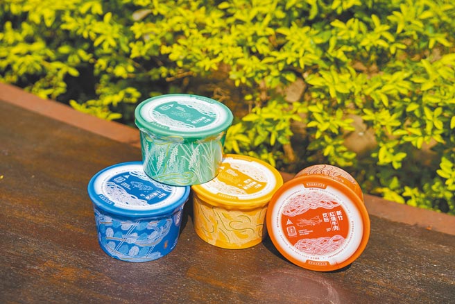 新竹市府与在地百年传统米粉厂「国丰」合作，推出国庆纪念版冲泡式米粉。（新竹市政府提供／邱立雅竹市传真）